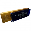 Galvano Grande Híbrido de acrílico azul y madera, el cual incluye un enorme grabado láser.
