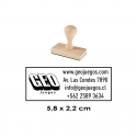 Timbre manual de goma con base de madera 5.8x2.2 cms. - Personalizado e ideal para tarjetas y emprendimientos.