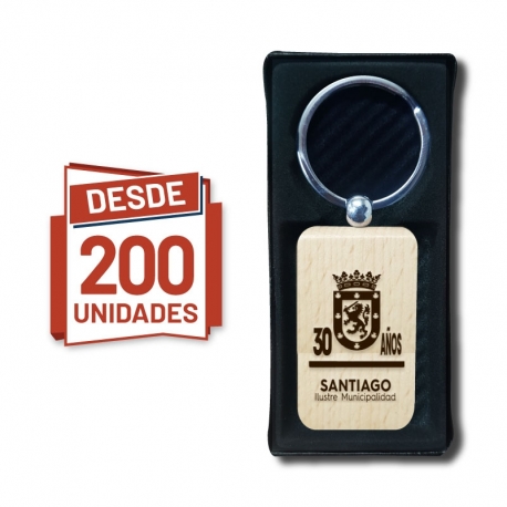 LLlavero Rectangular con grabado láser personalizado incluido, pack desde 200 unidades con caja de regalo. GRAVOX al por mayor.
