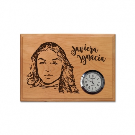 Grabado de rostro / retrato sobre madera nativa con reloj