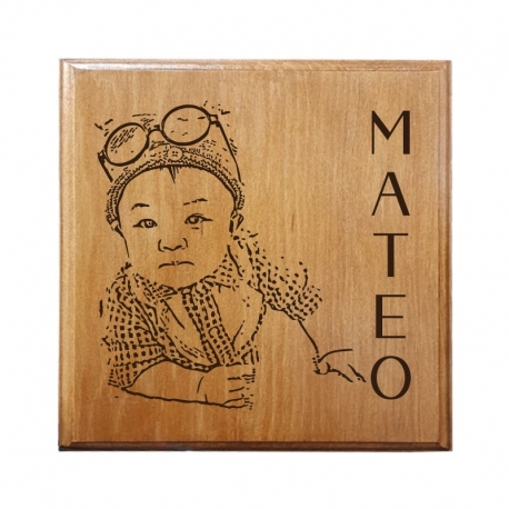 Retrato 30 x 30 cm - Grabado de rostro sobre madera nativa