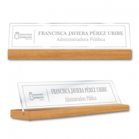 Portanombre acrílico intercambiable con base de madera - Tamaño M y L - Incluye diseño personalizado y grabado láser Portanombre acrílico intercambiable con base de madera - Tamaño M y L - Incluye diseño personalizado y grabado láser