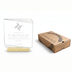 Galvano Acrílico Cuadrado 12,5 cms con base madera incluye grabado láser y caja de presentación