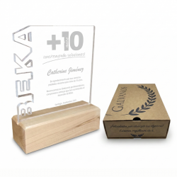 Galvano de Acrílico small con forma personalizada y base de madera. Pon aquí tu logo o la forma que quieras.