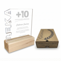 Galvano de Acrílico small con forma personalizada y base de madera. Pon aquí tu logo o la forma que quieras.